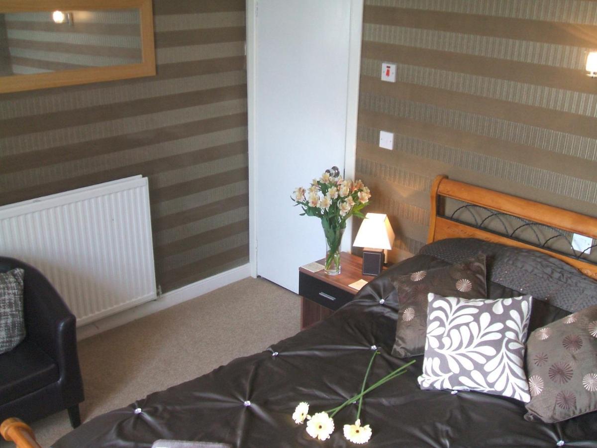 Carvetii - Gemini House - 4 Bed House Sleeps Up To 8 People Tillicoultry Exterior foto